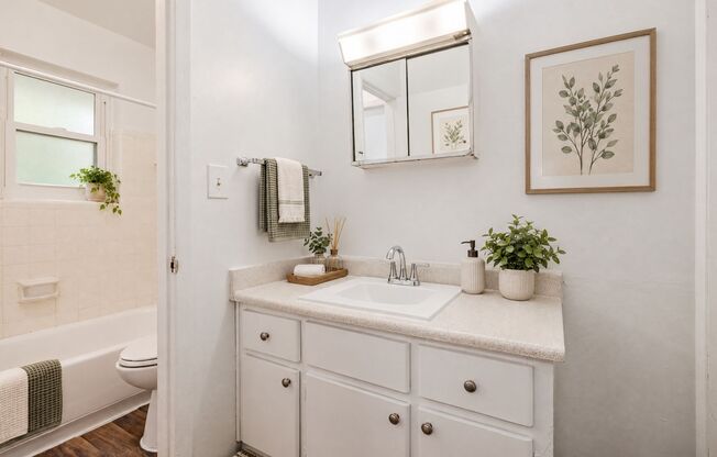 2 beds, 1 bath, 987 sqft, $1,399, Unit 2288-02