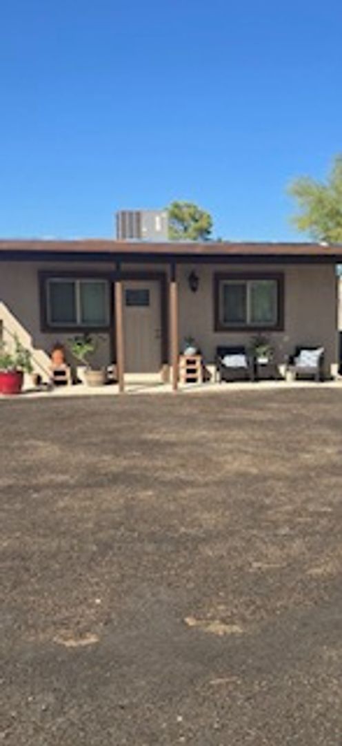 2 beds, 1 bath, $2,400, Unit Guest House