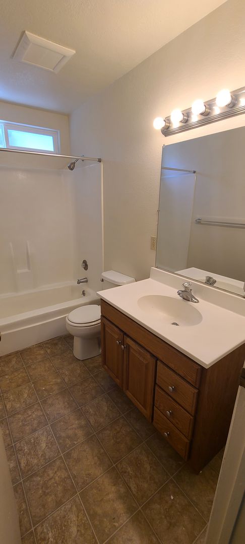 2 beds, 1 bath, $2,150