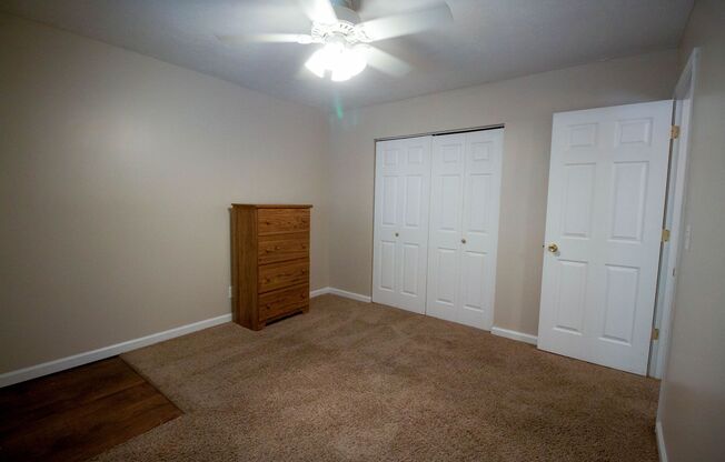 2 beds, 1 bath, $899, Unit 6