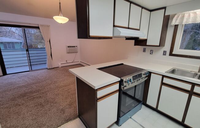 2 beds, 1 bath, $2,350, Unit Unit B