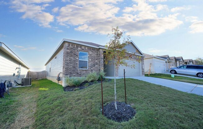 Stylish Comfort Awaits: 3-Bed Haven in Saint Hedwig, TX - Realtor Commission: $350