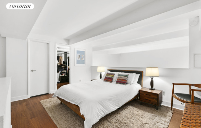 251 W 19 ST