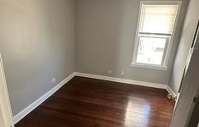 2 beds, 1 bath, $2,000, Unit 2