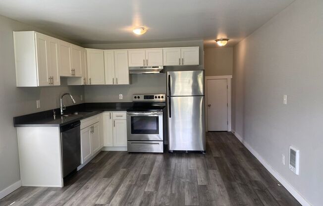 Beautifully renovated 1 bedroom apartment in a house in Tacoma!