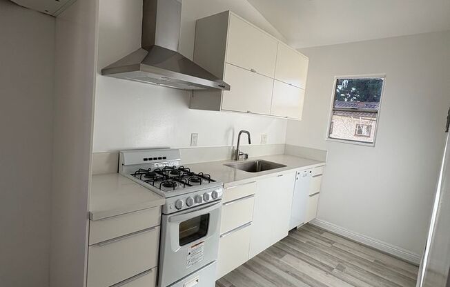 1 bed, 1 bath, 400 sqft, $1,595, Unit 12