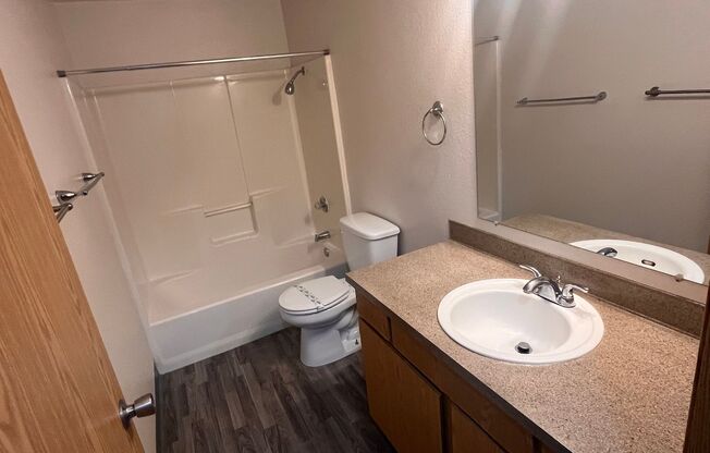 2 beds, 1 bath, 875 sqft, $1,395, Unit 127-43