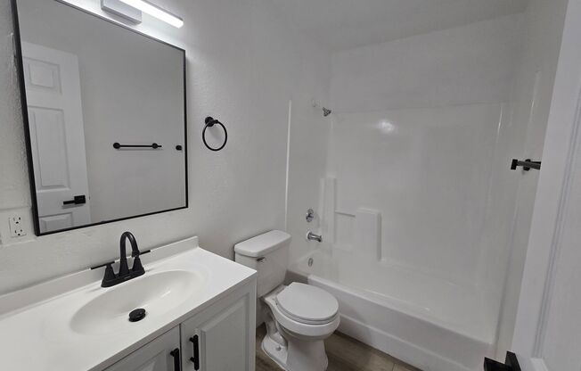 Studio, 1 bath, 400 sqft, $995, Unit 19