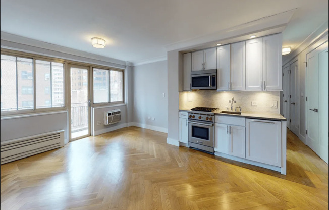 3 beds, 2 baths, 789 sqft, $7,850, Unit 7C