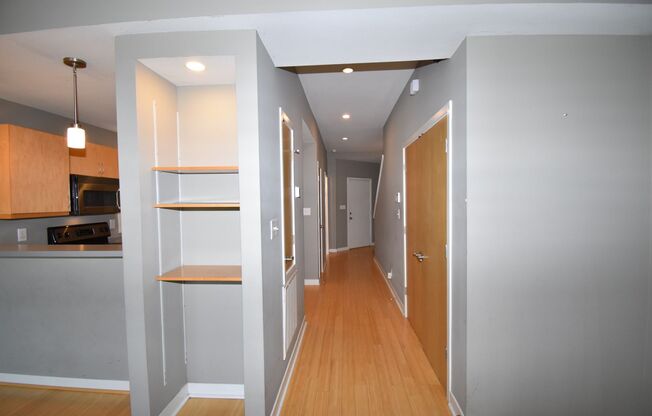 Large 2 Bedroom Condo For Rent Near Historic Downtown Clarksville!