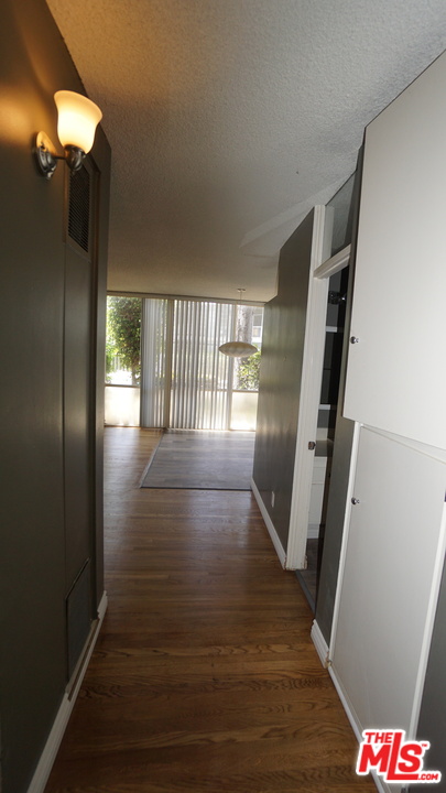 3 beds, 1 bath, 960 sqft, $3,415, Unit 21