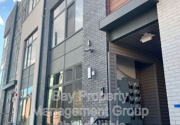 514 W MONTGOMERY AVE