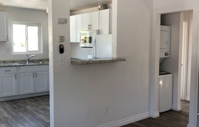 2 beds, 1 bath, 850 sqft, $2,425, Unit 4580 ½