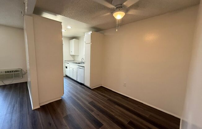 2 beds, 1 bath, 910 sqft, $2,525, Unit Q013