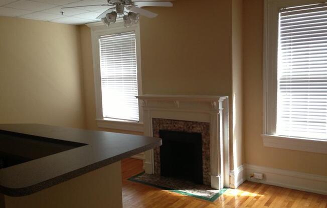 1 bed, 1 bath, 865 sqft, $975