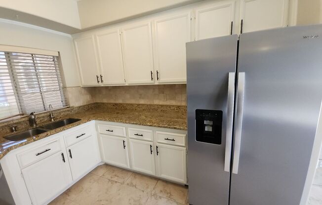 3 beds, 2.5 baths, $1,750, Unit Unit 1039