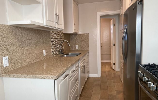 2 beds, 1 bath, $3,400, Unit Upper Back D