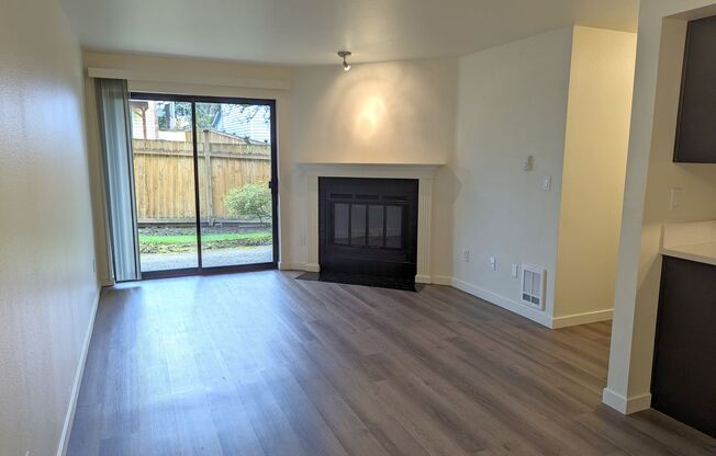 2 beds, 1 bath, 810 sqft, $2,095, Unit E107