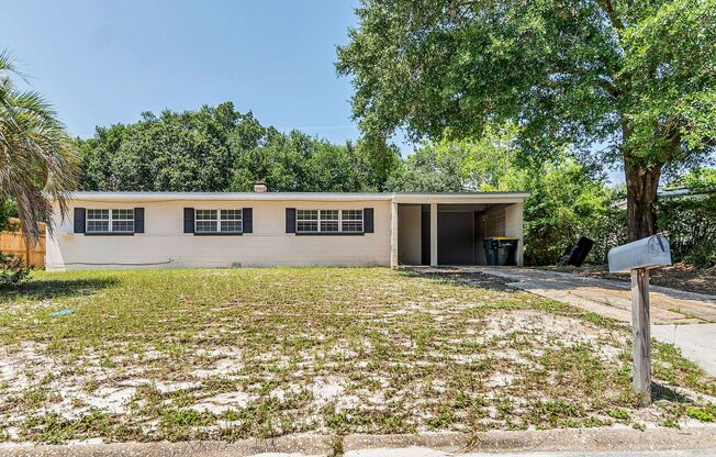 Energy efficient mid-century modern block home in heart of Ft Walton Beach!!