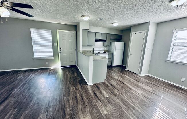 2 beds, 1 bath, 840 sqft, $1,300, Unit Unit C