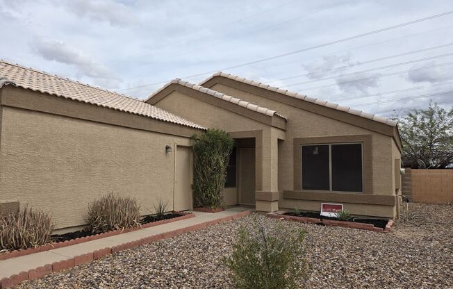 8233 N 111 LN
