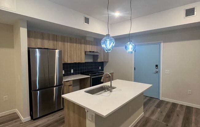 1 bed, 1 bath, 586 sqft, $1,999, Unit 810 #107