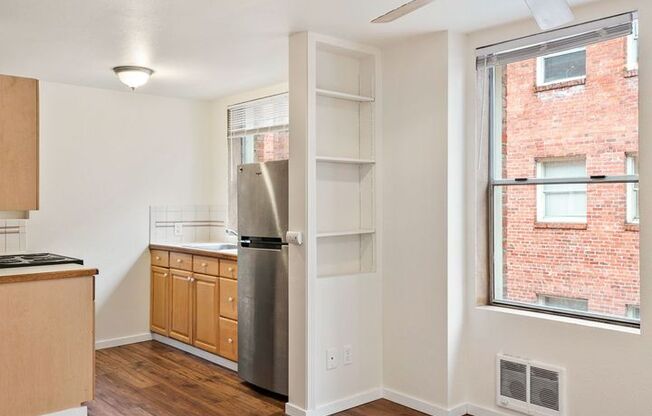 Studio, 1 bath, 400 sqft, $1,195, Unit B07