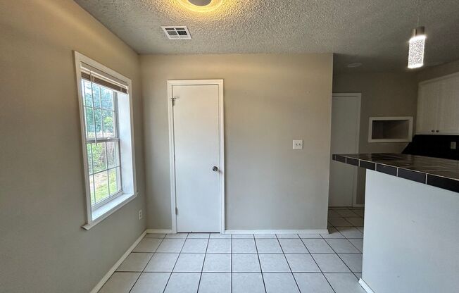 3 beds, 1 bath, $995