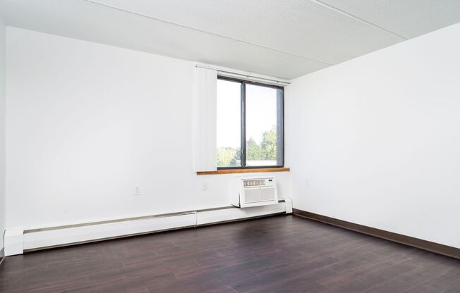 2 beds, 1.5 baths, 893 sqft, $1,395, Unit 202