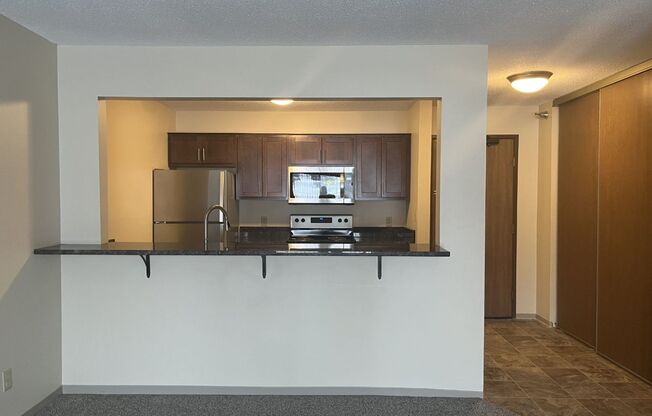 2 beds, 1 bath, 925 sqft, $1,550, Unit 1611113r
