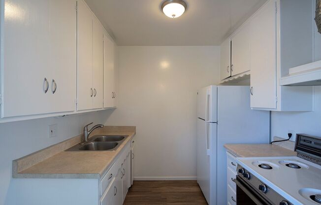 La Jolla / Village Area: One Bedroom in the Village with Onsite Laundry!