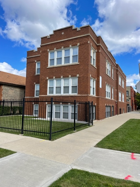 6016 W WABANSIA
