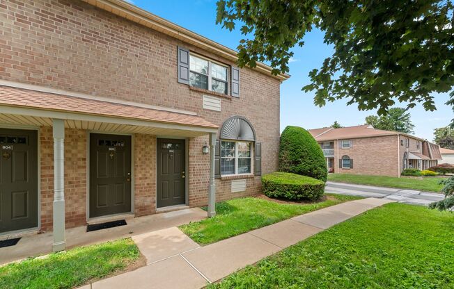 3 beds, 1.5 baths, 1,200 sqft, $2,445, Unit F10