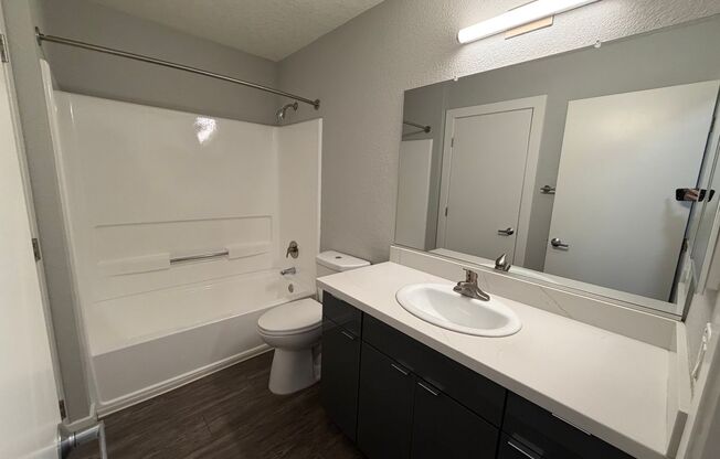 2 beds, 2 baths, 980 sqft, $2,650, Unit H211