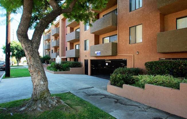 Enclosed Courtyard at 3745 Glendon Avenue, California