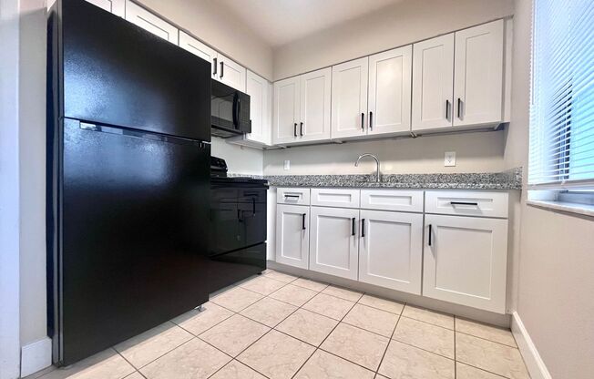 2 beds, 1 bath, 900 sqft, $1,899, Unit 450-210