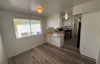 3 beds, 1.5 baths, $1,900, Unit 3000