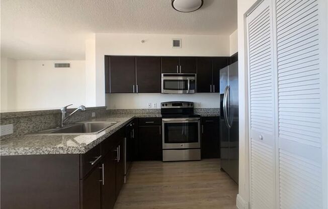 987 SW 37th Ave