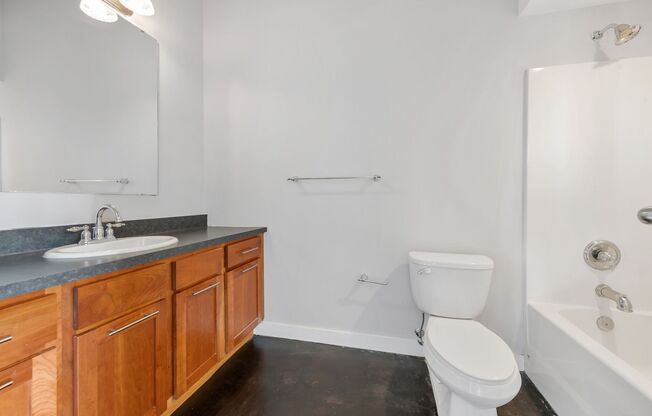 2 beds, 1 bath, 1,056 sqft, $1,595, Unit 200