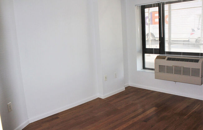 2 beds, 1 bath, 858 sqft, $3,950