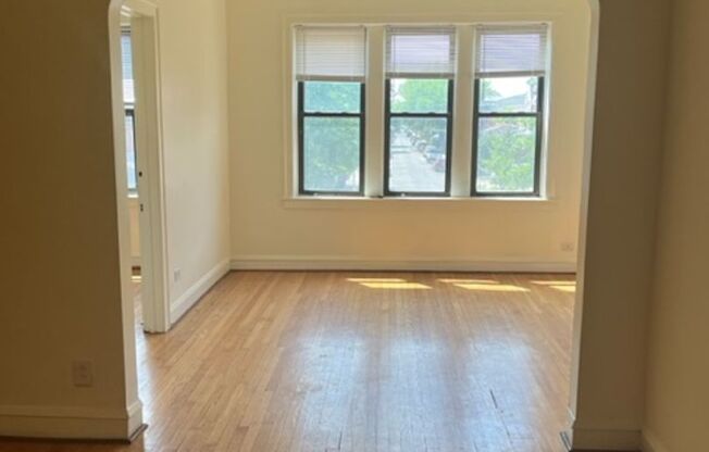 2 beds, 1 bath, $1,700, Unit 2S