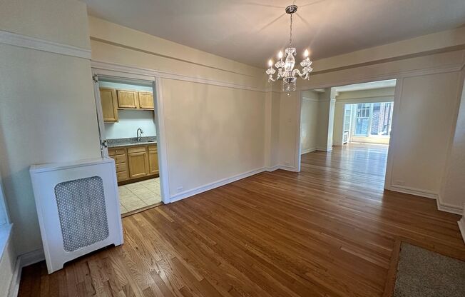2 beds, 1 bath, 1,247 sqft, $2,000, Unit Old King Edward 18