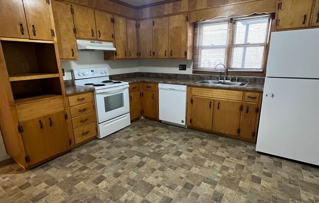 2 beds, 1 bath, 903 sqft, $1,290, Unit D-3