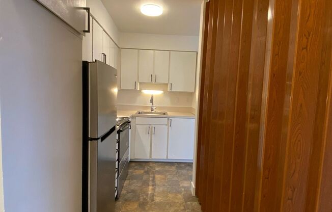 Studio, 1 bath, 563 sqft, $875, Unit Unit 304