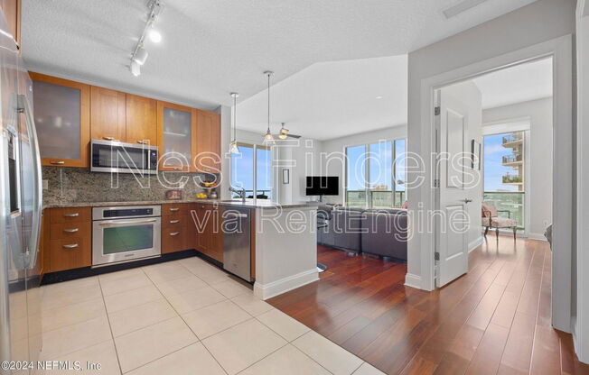 2 beds, 2 baths, 1,337 sqft, $2,595, Unit 1701