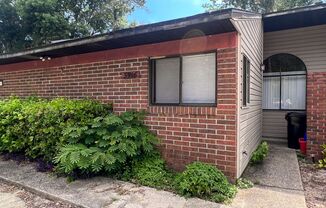 2/2 Flat in Napier Oaks available August 1!