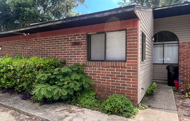 2/2 Flat in Napier Oaks available August 1!