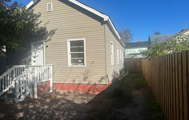 2 beds, 1 bath, $1,250