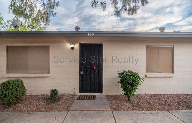 909 W Malibu Dr