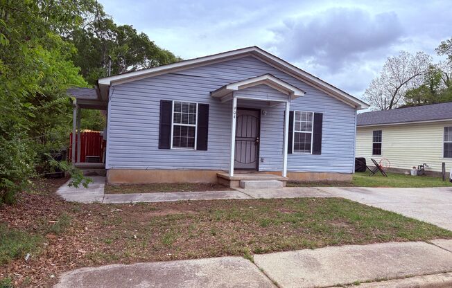***MOVE IN SPECIAL*** 1/2 OFF FIRST MONTHS RENT Newly renovated, 3 bedroom, 1 bathroom single family home in Griffin! Must see!